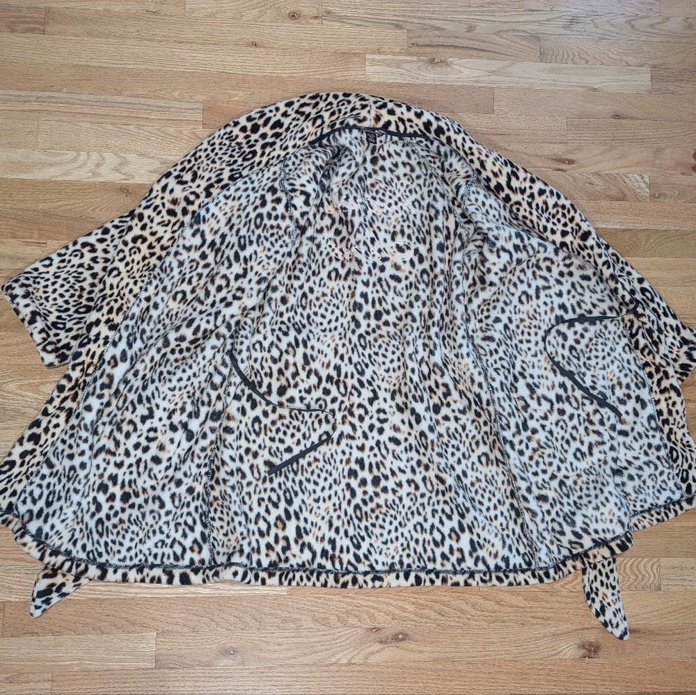 Victoria's Secret Leopard Robe - Picture 5 of 8